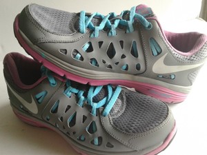 nike womens dual fusion