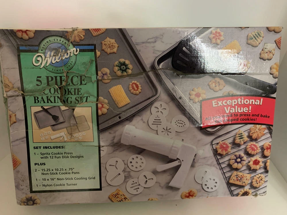 Wilton 5 Piece Cookie Baking Set w-Spritz Press, Cooling Grid, Sheets & Turner