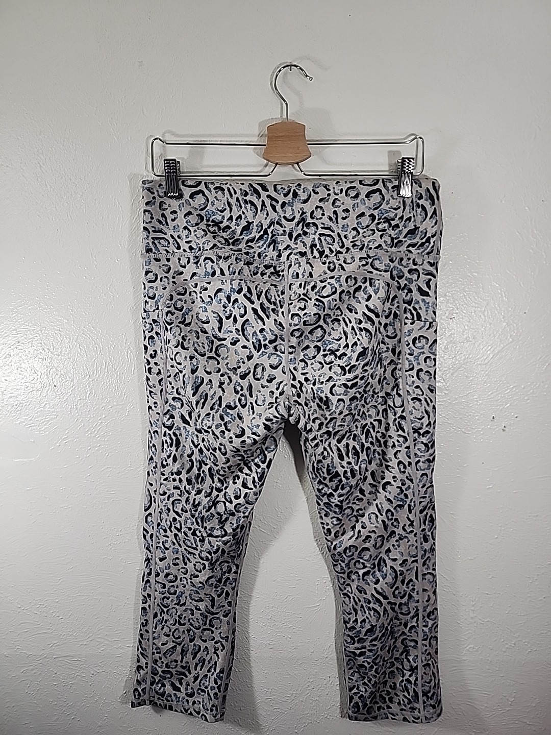 Ouges Cropped Cheatah Print leggings XL - image 3