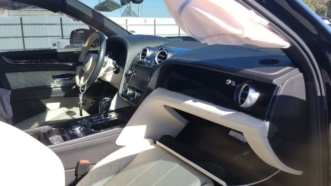 17 BENTLEY BENTAYGA FENDER APRON CUT RIGHT PASSENGER