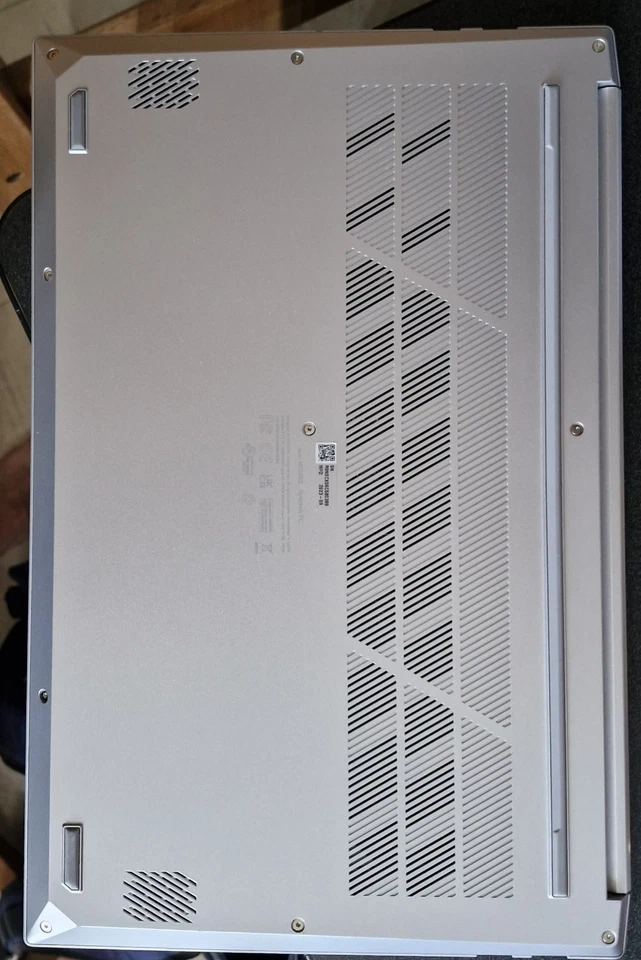 Portátil para juegos Asus Vivo Book Pro 15 Oled M3500q Foto 2 de 3