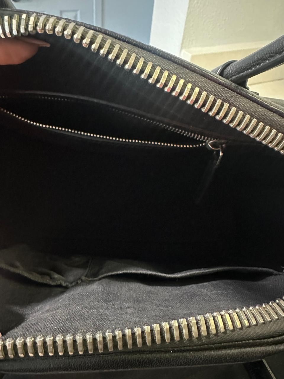 100% Authentic Givenchy Black Antigona medium handbag — image 21
