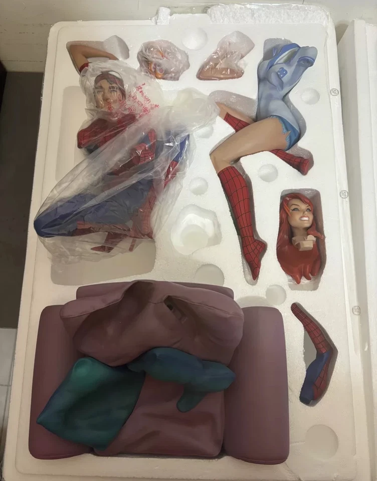 Estatua coleccionable Sideshow 200556 Spider-Man Mary Jane 12,5 pulgadas Foto 3 de 4