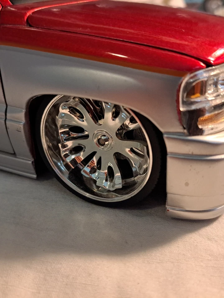  MUY RARO YUKON DENALI escala 1:18 Jada Toys DUB CITY GMC  Foto 3 de 4