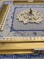 New AMERICAN MAHJong Set Gold clover white tiles 166 pc Traditional engraved set