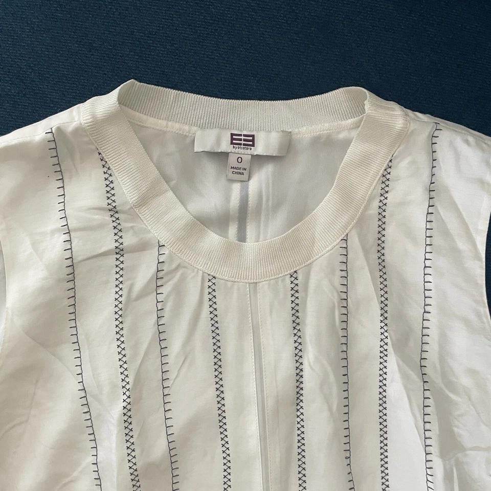 Top sin mangas de viscosa de seda EE By Etcetera para mujer talla XS/S marfil con abertura en capas Foto 3 de 4