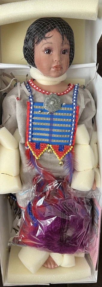 Nueva muñeca india nativa americana de porcelana Paradise Gallery “Dancing Cloud” Foto 3 de 4