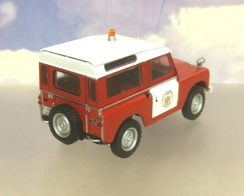 DIECAST 1/43 LAND ROVER S2 SERIES 2 SWB HARD BACK BOMBEROS BARCELONA FIRE DEPT. - Image 3 of 4