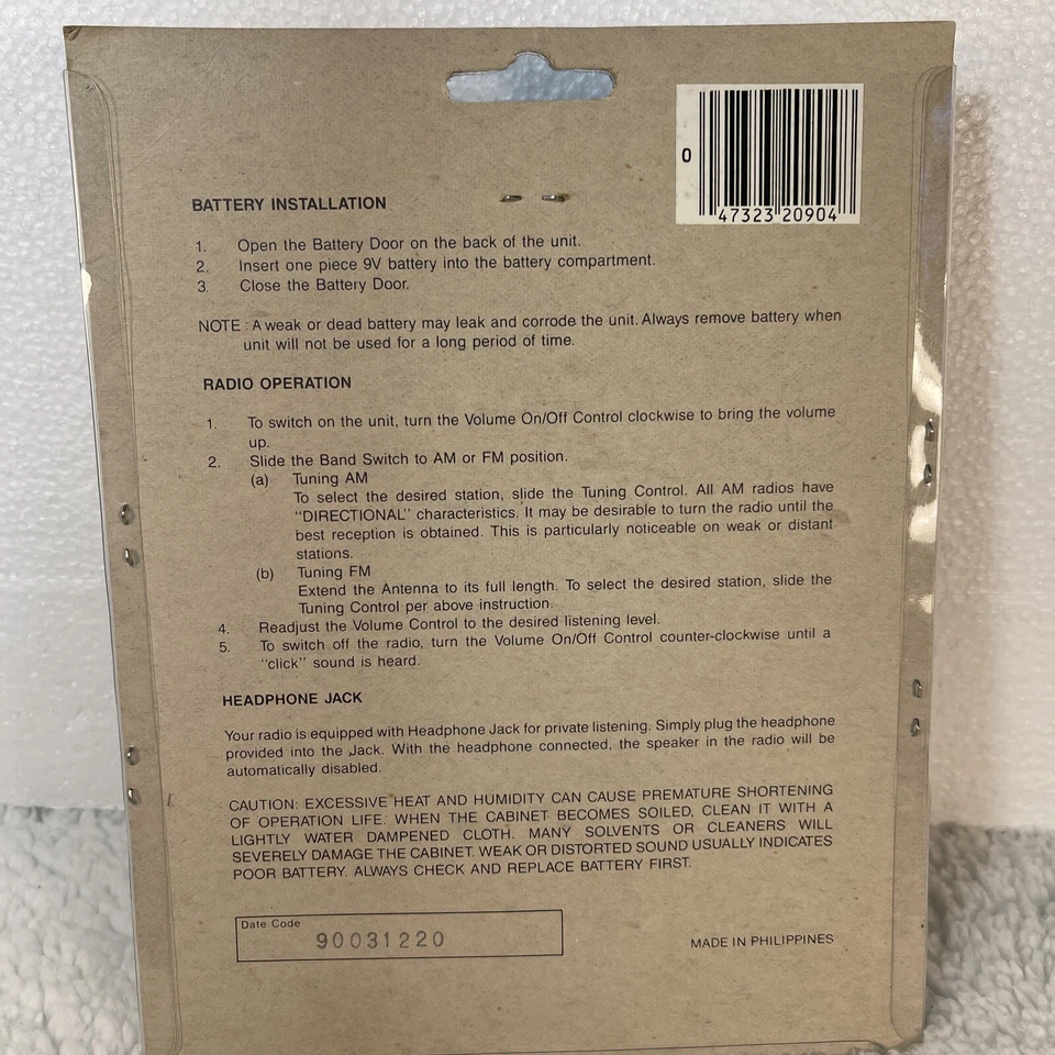 Gran Prix A2090R AM/FM Pocket Radio with Headphone New in Package - Image 3 of 4