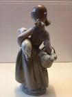 LLADRO VINTAGE FIGURINE - GIRL WITH PIGTAILS HOLDING BABY LAMB AND BASKET — photo 2