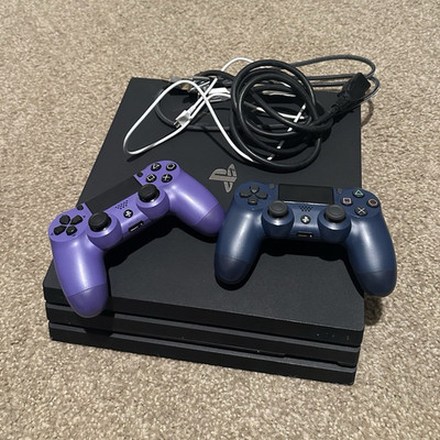 Sony PlayStation 4 Pro 1TB Black Console 4K Wi-Fi HDMI USB w/2 Controllers