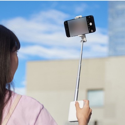 Smartphone Fotogriff mit verstellbarem Licht und Funkfernbedienung