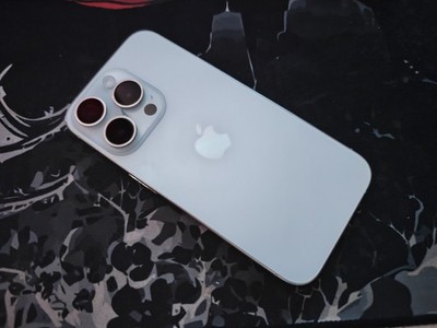 Apple iPhone 15 Pro 5G 256 GB Titan Weiß Dual SIM