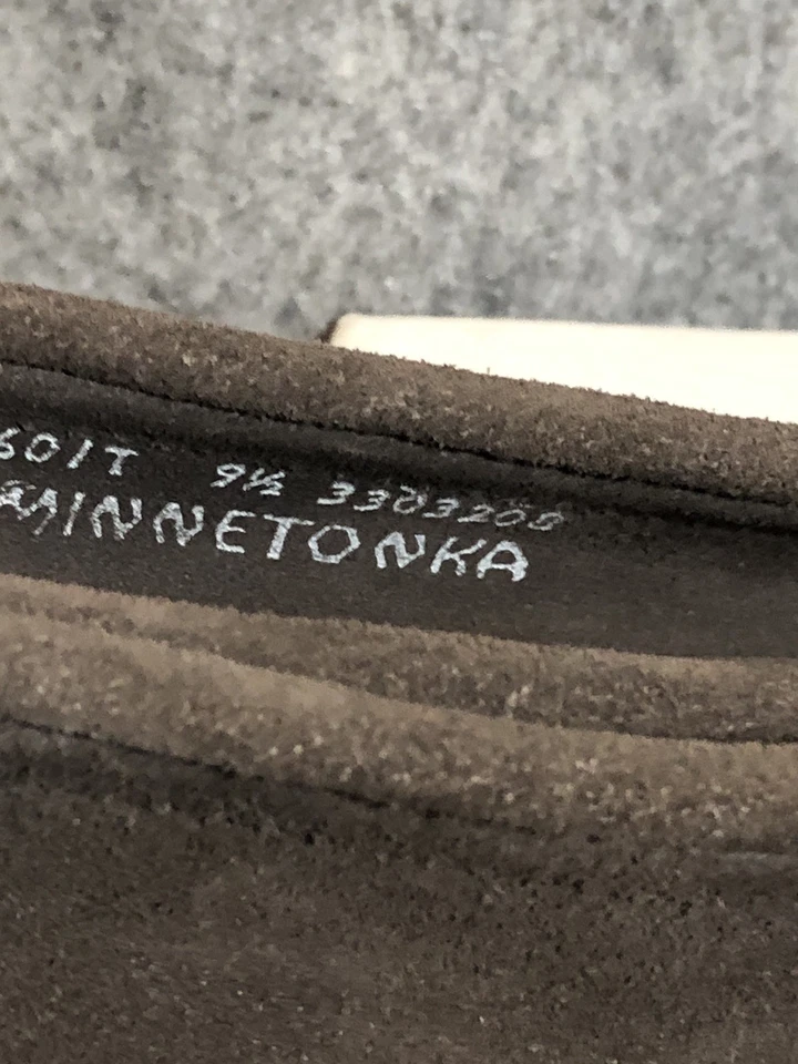 Minnetonka Slipper 9.5 Grey Suede Thunderbird II Kilty Moccasin w Tags and Box - Image 3 of 4