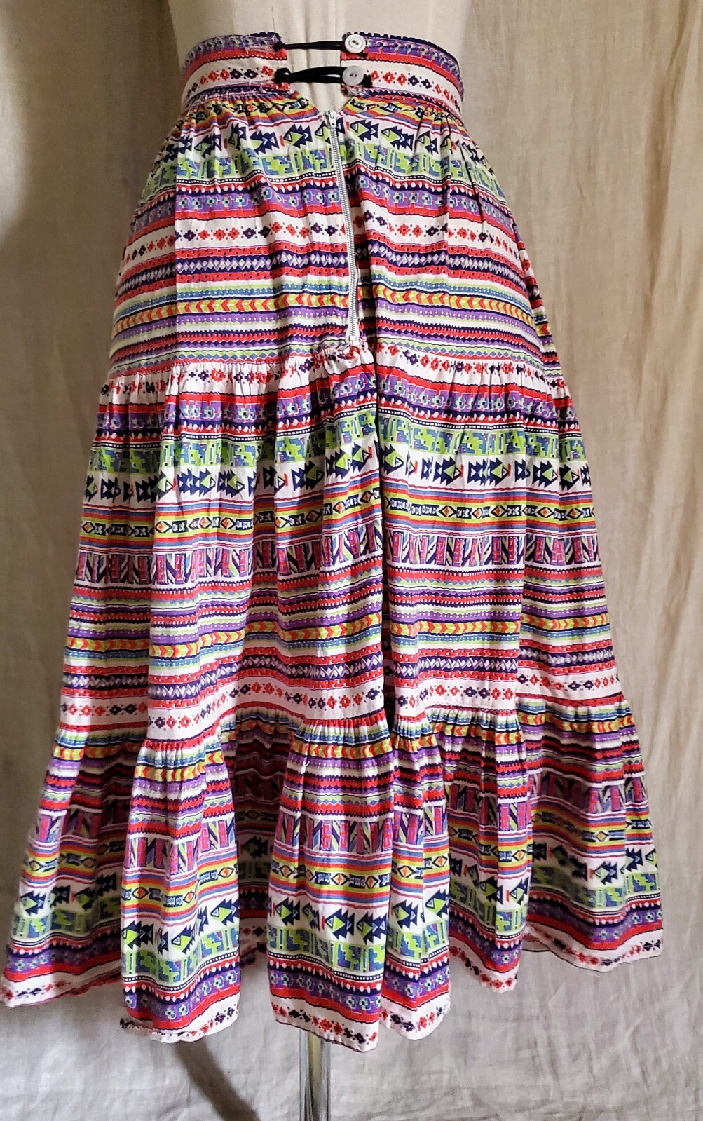 Vintage 1950s Patio Circle Skirt in Amazing Cotton Pr… Gem