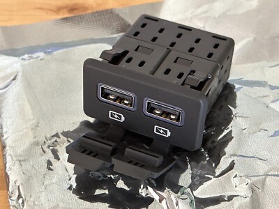 John Deere AXE62476 USB Charging Dual Port Module Cab Power Supply Molex