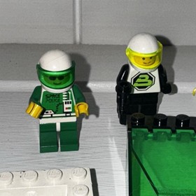 Vintage (1992) parts to LEGO Space Police II set 6897 Rebel Hunter 4 Figures
