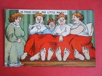 1908 Comic FRAUEN TEILEN BETT NACKTE FÜSSE MAIS PUTZZIMMER FÜR KLEINE MARY DAMEN