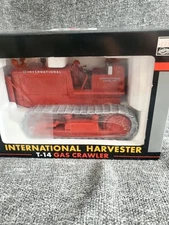 International Harvester T-14 Gas Crawler 1:16 Spec Cast Classic 