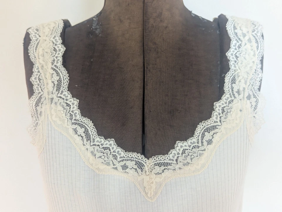 Camiseta sin mangas J Crew para mujer con ribete de encaje coqueta talla L marfil acanalada delicada femenina Foto 2 de 4