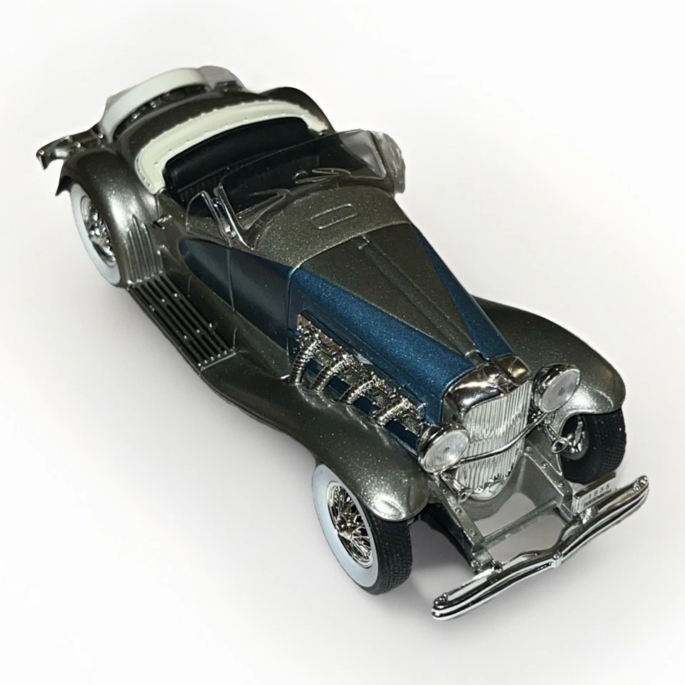 National Motor Museum Mint 1935 Duesenberg SSJ Silver Convertible 1:32 Diecast - Image 2 of 4