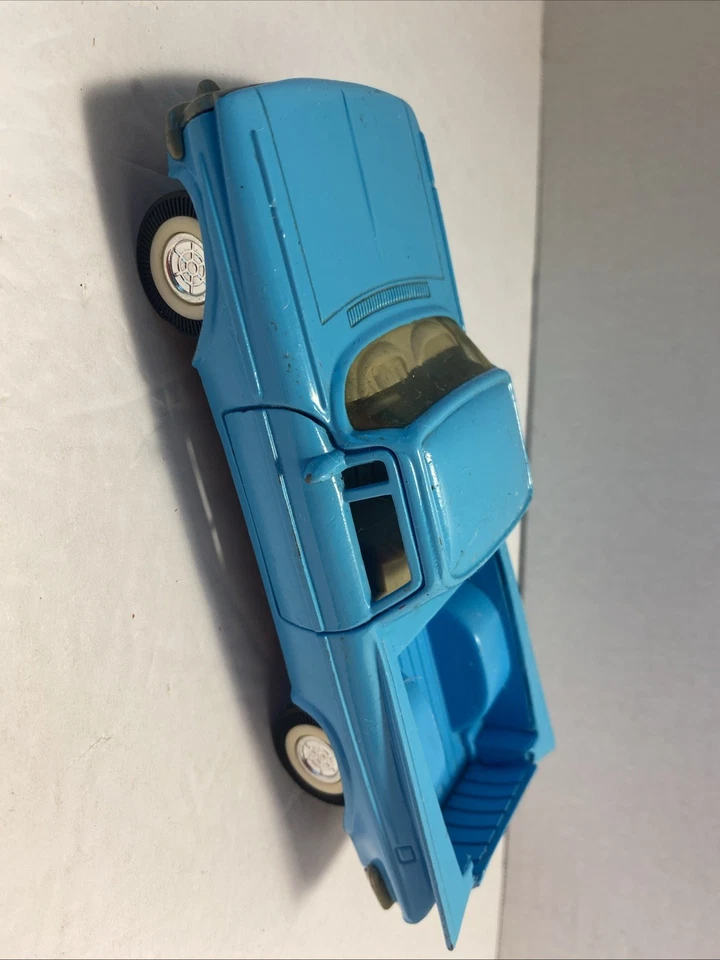 1996 Lot of 3 Tootsie Toy Hard Body '59 Chevy El Camino Green, Red & Blue 1:32 - Image 4 of 4