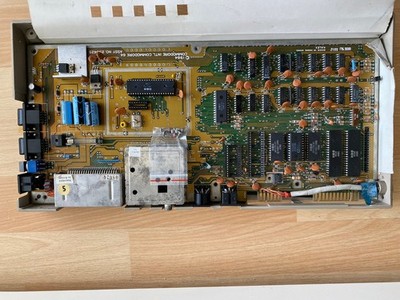 Commodore C64 Board - ASSY NO. 250425 ( C64 Brotkasten ), funktioniert, works