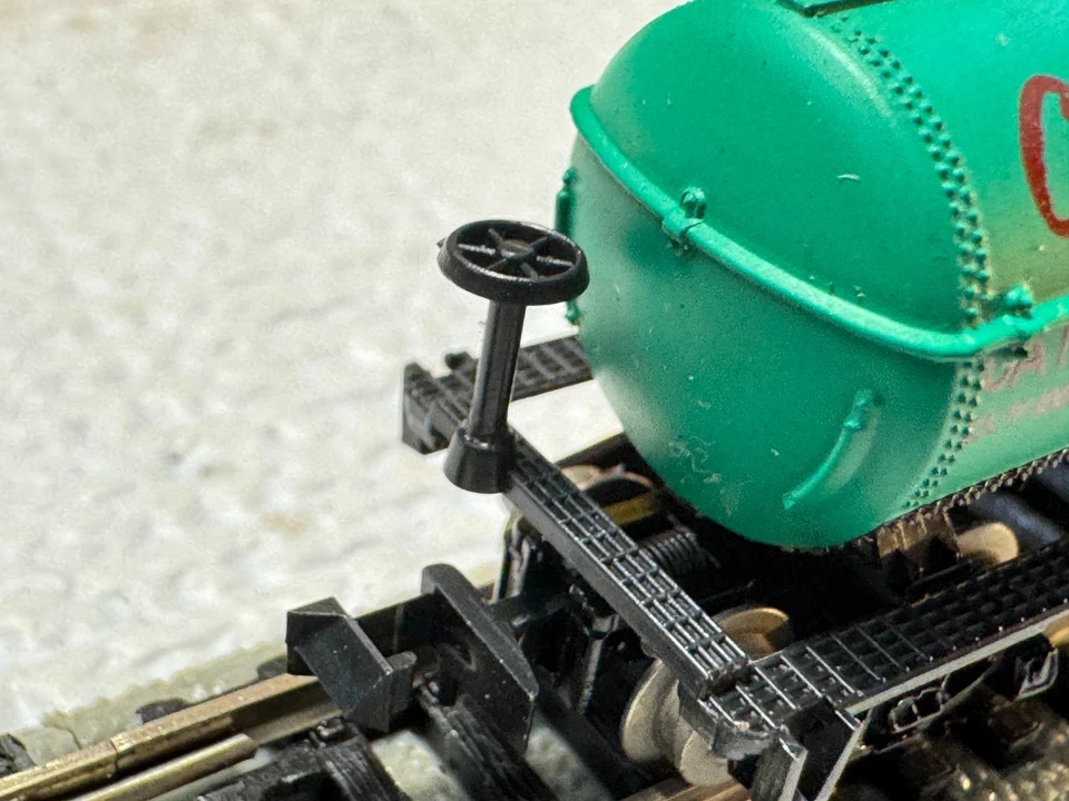 🚂 N SCALE -SET OF 3 VARIOUS TANK CARS -L👀K💥 N1297 - Image 2 of 4