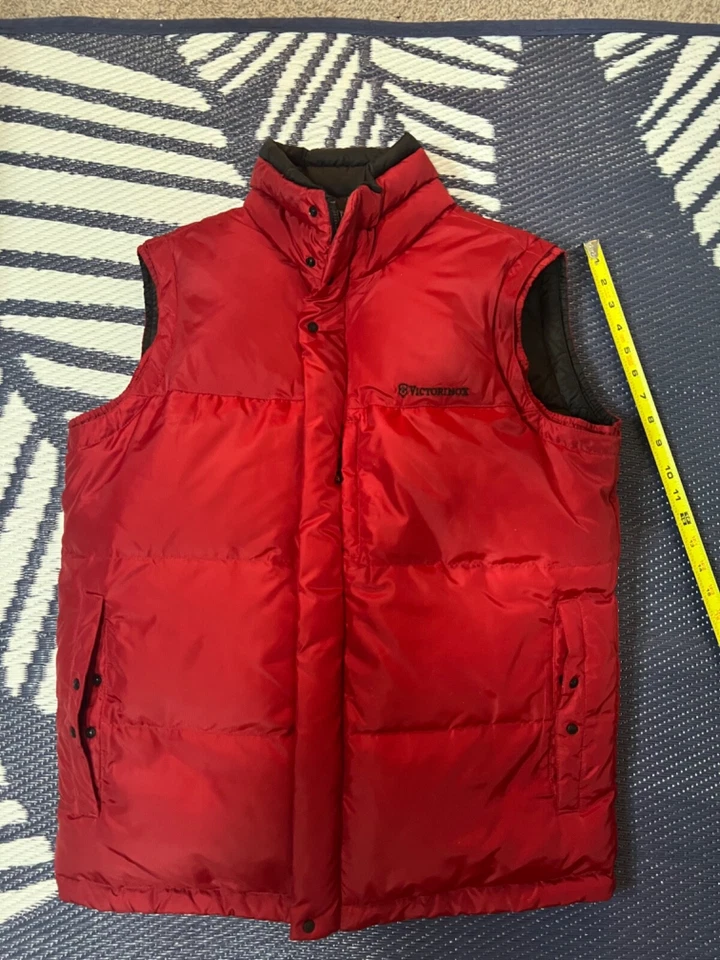 Victorinox Swiss Army Mens Down Vest Puffer Reversible Red and Black US Sz Small - Image 4 of 4
