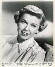 Doris Day (1922-2019) ACTRESS autograph, signed vintage photograph Doris Day (1922-2019) ACTRESS autograph, signed vintage photograph
