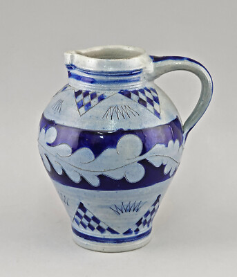 9345045-d Keramik Schenk-Krug Westerwald Kanne Ritzdekor Salzglasur H22cm