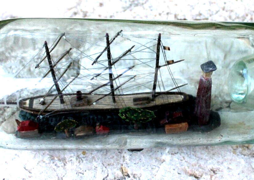 Bateau En Bouteille Fait Main – Voilier Naval Multicolore, Verre Et Bois, Fabrication Française