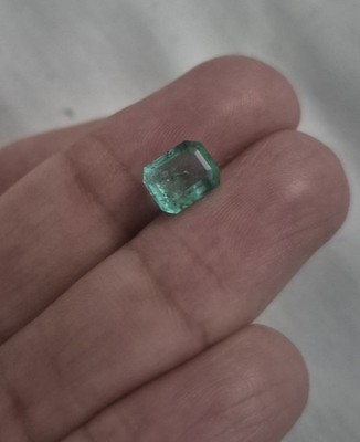 Real Natural Emerald  from colombia.certificate from Medellin 1.55 cts Authentic