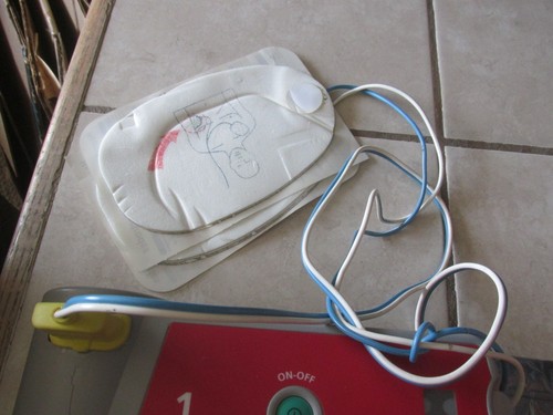 Laerdal AED 2 Trainer Training Tool With 1 Set Of New Pads - Picture 5 of 10