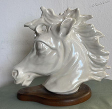 TESTA DI CAVALLO IN CERAMICA SU BASE IN LEGNO
