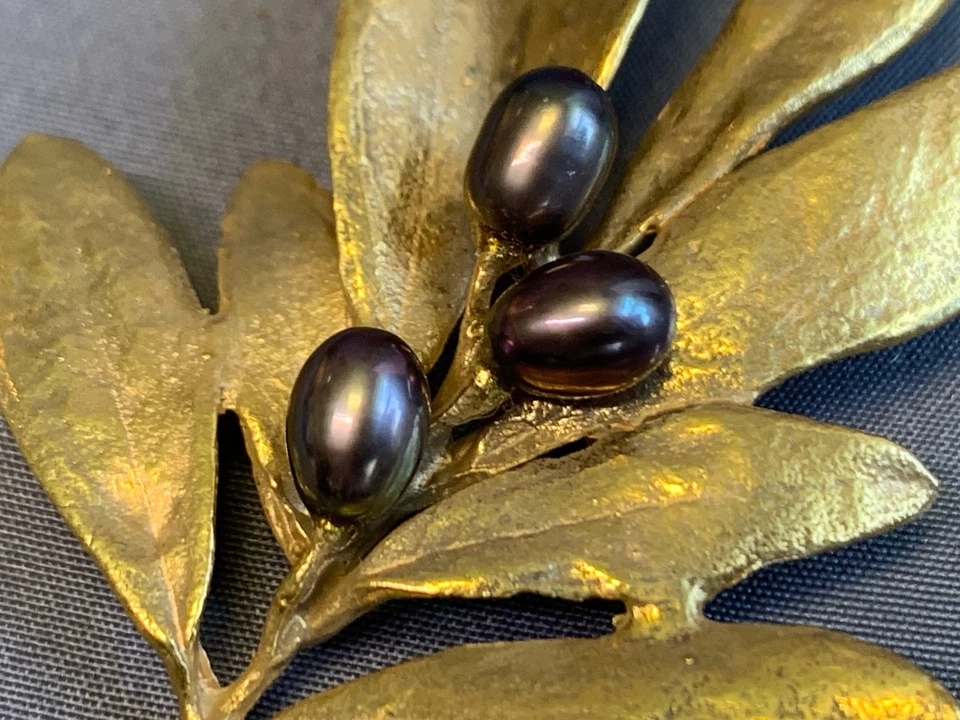 Broche Museo Metropolitano de Arte Michael Michaud hoja de olivo perla negra *LEER* Foto 4 de 4