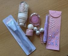 Essence Glimmer in a Bubble Set, ähnlich Jui...