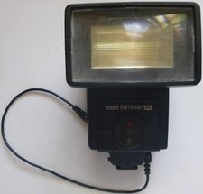 VIVITAR zoom thyristor 265 flash for SLR cameras w/ shoe mount. TESTED.