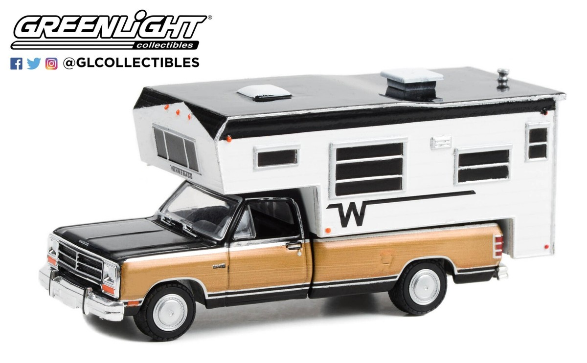 1:64 GreenLight *WINNEBAGO* Black & Gold 1990 Dodge Ram w/Slide-In