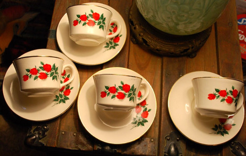 Vintage RED ROSE BOUQUET Sabin AMERICAN BEAUTY Set 4 Teacups & Saucers W Gold  
