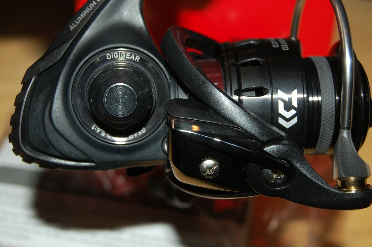 DAIWA「SALTIST NERO 3500」 Daiwa SALTIST3500 Saltist Spinning Reel - TackleDirect