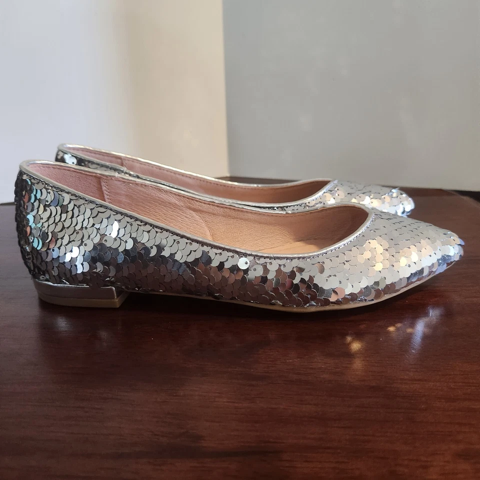 Zapato plano sin cordones Gavin con lentejuelas plateadas talla 6 CHINESE LAUNDRY para mujer Foto 2 de 4