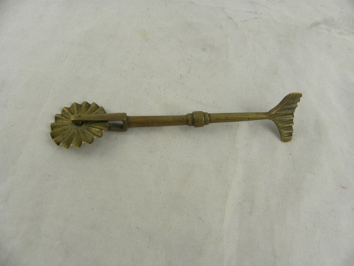 Vintage Primitive Brass Metal Pie Crimper - Main Image