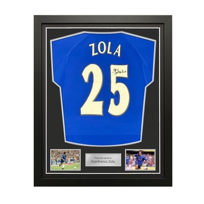 Von Gianfranco Zola signiertes Chelsea-Trikot von 2000. Gerahmt