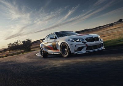 BMW M2 CS Racing on a Track Poster Druck Sportwagen Bild Wandbild A1-A3