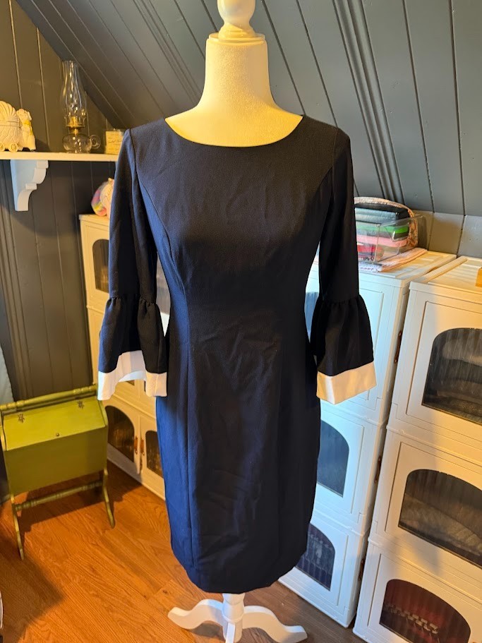 Women's Classic Interview Ready Ralph Lauren Dress - Size 2