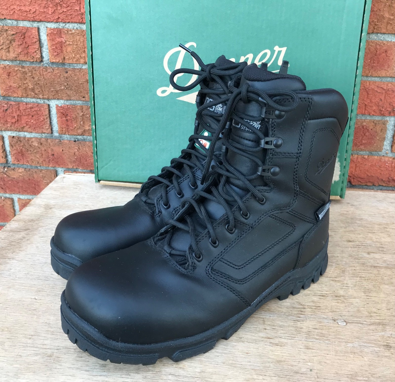 NEW IN BOX MEN’S 10EE DANNER LOOKOUT EMS/CSA 8” TALL BLACK SIDE ZIP SAFETY BOOTS