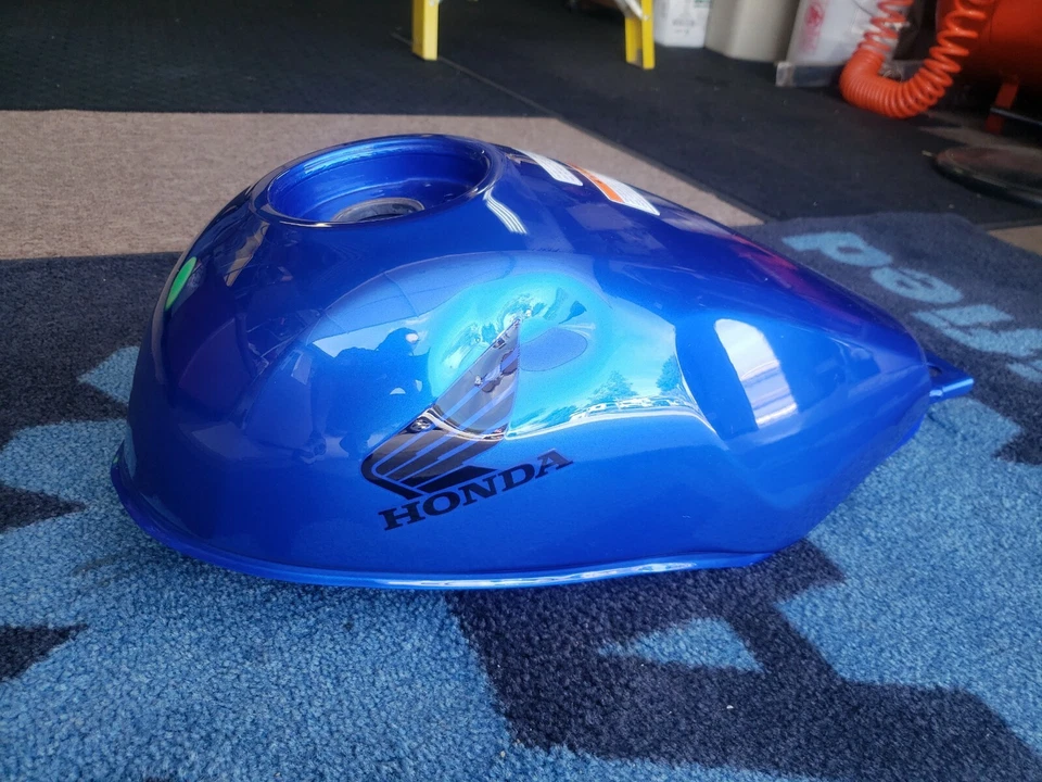 TANQUE DE COMBUSTIBLE REBEL 500 NÚMERO DE PIEZA ORIGINAL 17520-MKG-A10ZA CÓDIGO DE COLOR PB325 CMX500A Foto 2 de 4