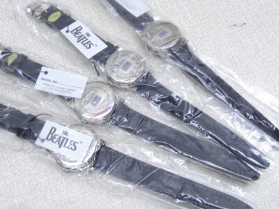 THE BEATLES LIMITED EDITION 腕時計 4種セット The Beatles watches Set Of 4 guitar-shaped wooden case / Limited
