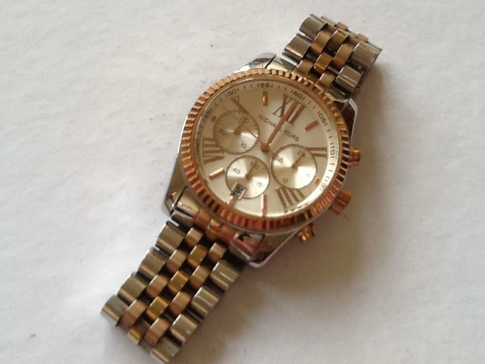 Pre owned Michael Kors Ladies Chronograph Watch. Rose Gold Silver